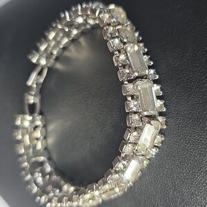 Vintage Rhinestone Bracelet w Gorgeous Emerald Cut Center Stones 7inches